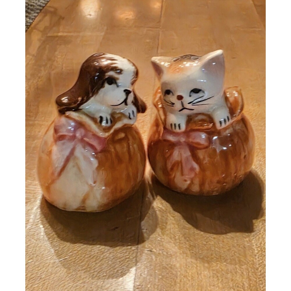 Vintage Ceramic Puppy & Kitten in Sack Salt & Pepper Shakers Japan 1950s–60s